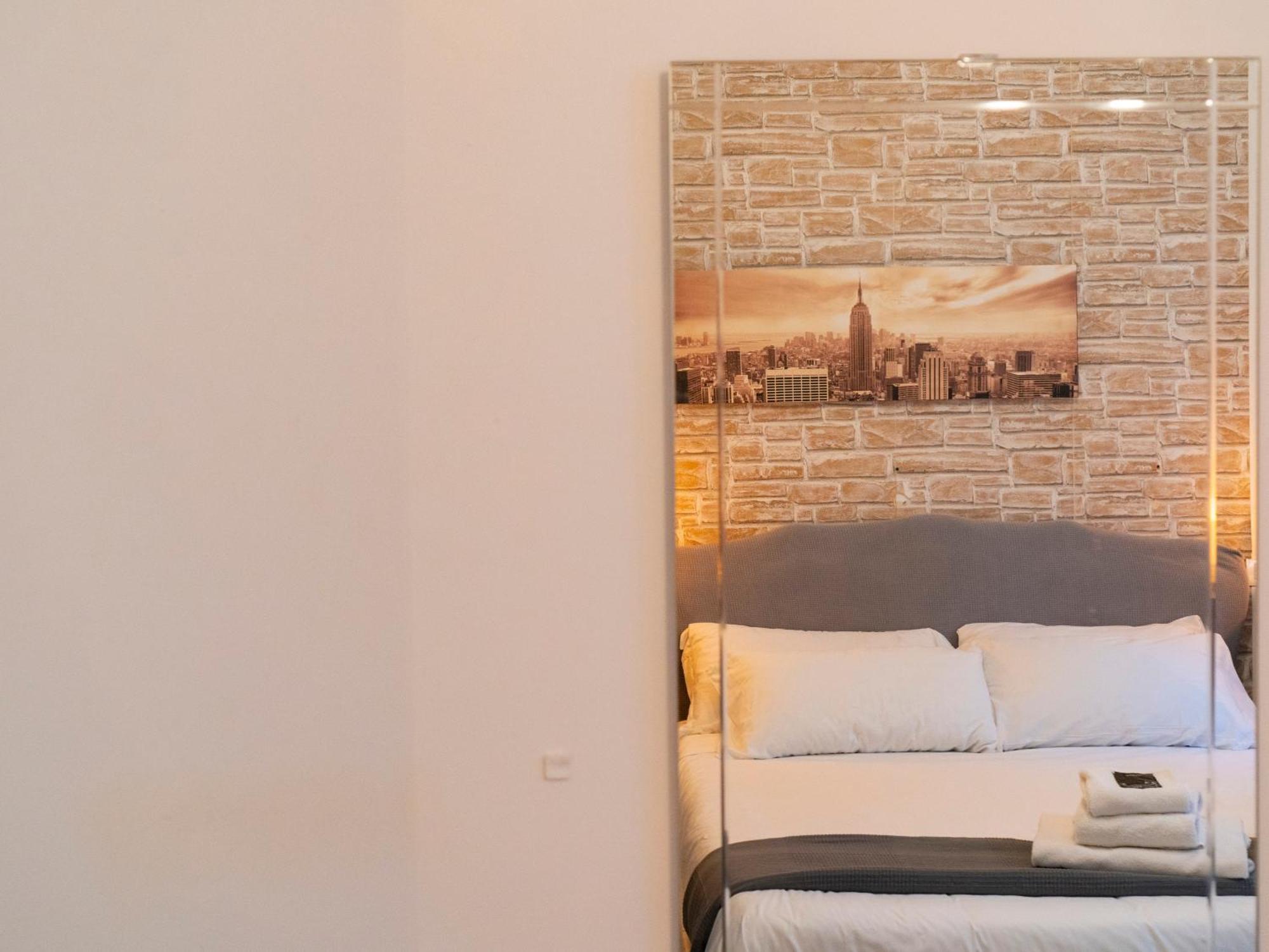 Salotto Piramide Bed & Breakfast Рим Стая снимка